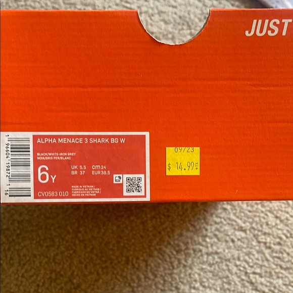 Alpha Menace 3 Shark Football cleat - Picture 2 of 3